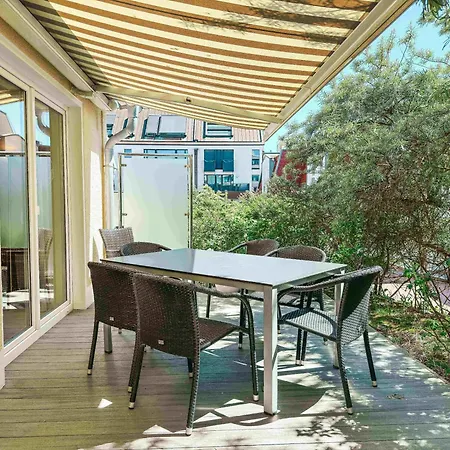 Kapitaenshaus Useney Ferienhaus *